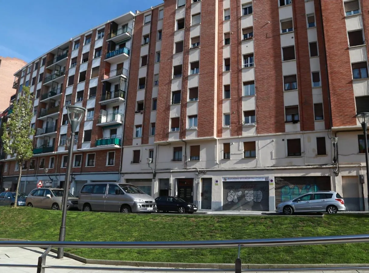 Calida Vivienda Turistica Centrica Junto Al Funicular Y Metro Apartment Bilbao Spain